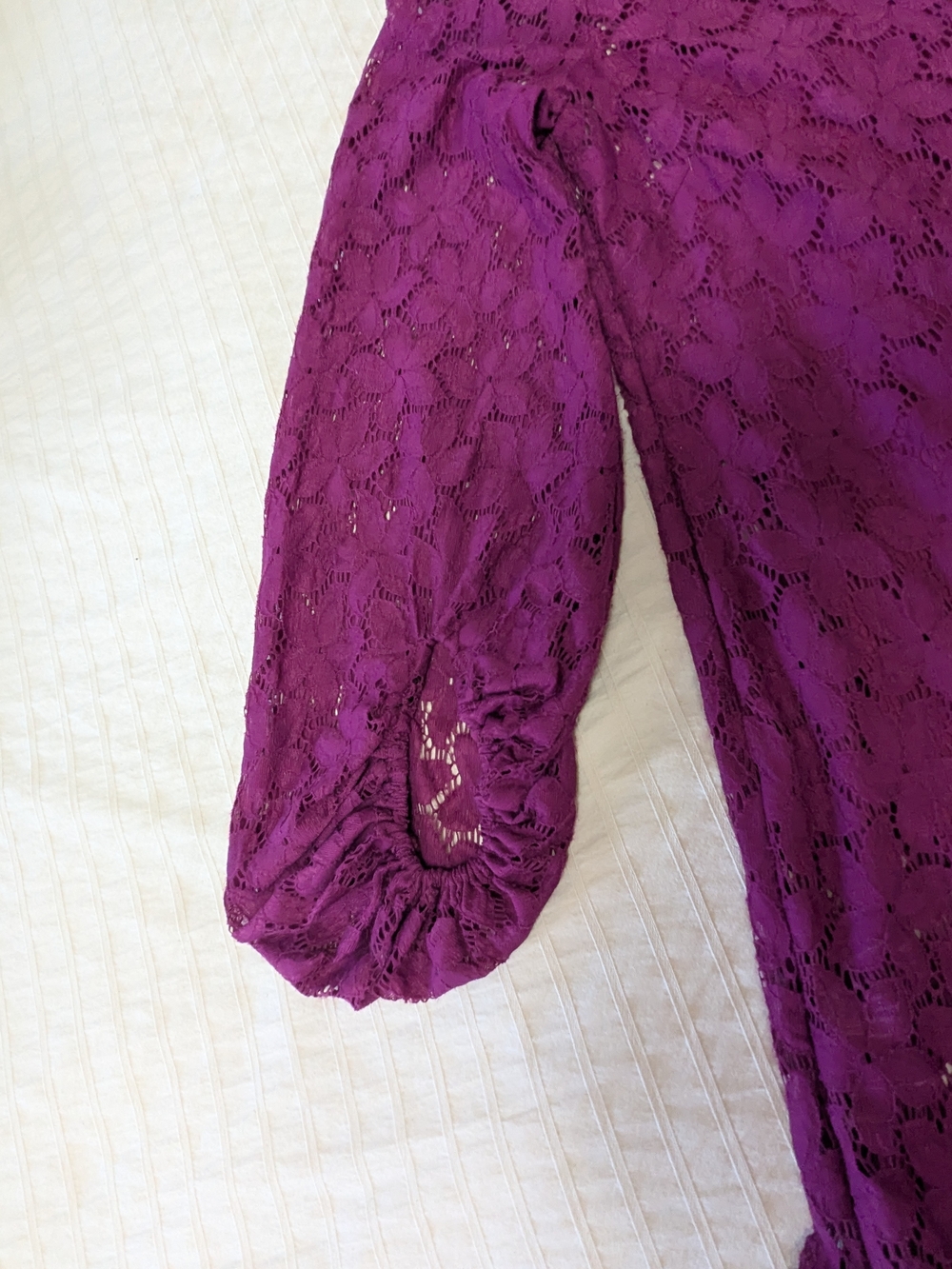 Laundry By Shelli Segal Burgundy Lace Shift Dress with Balloon Sleeves - Picture 5 of 5